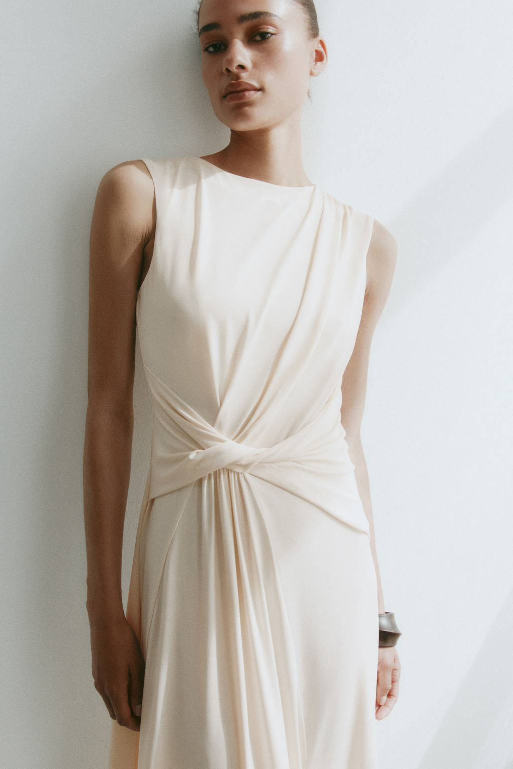 Vestido asim?trico con detalle girado - H&m фото 6