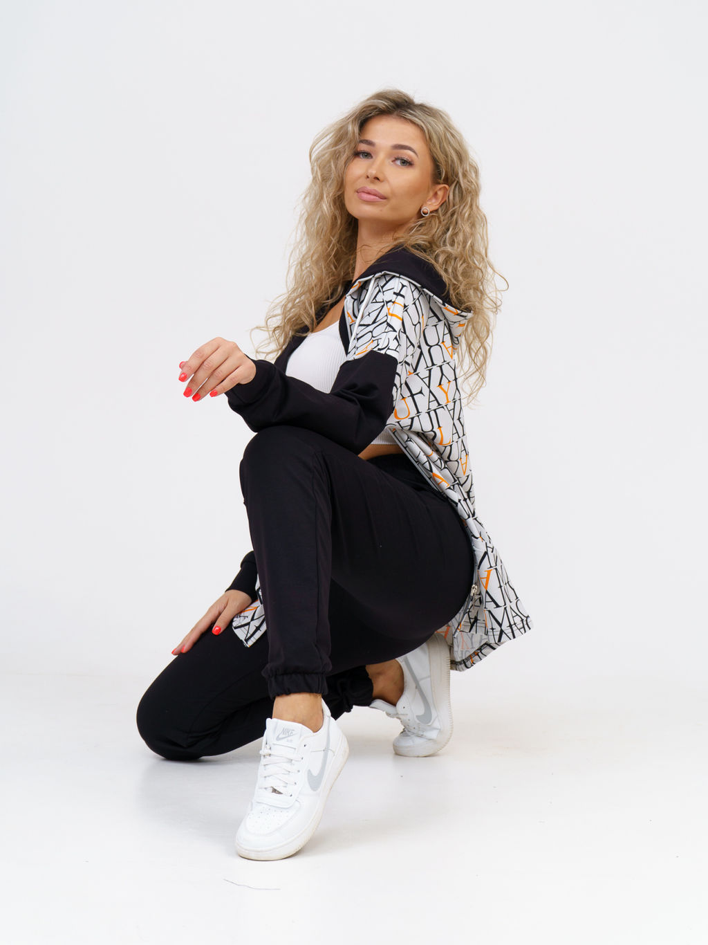 919 Костюм "Черный/буквы/оранжевый"