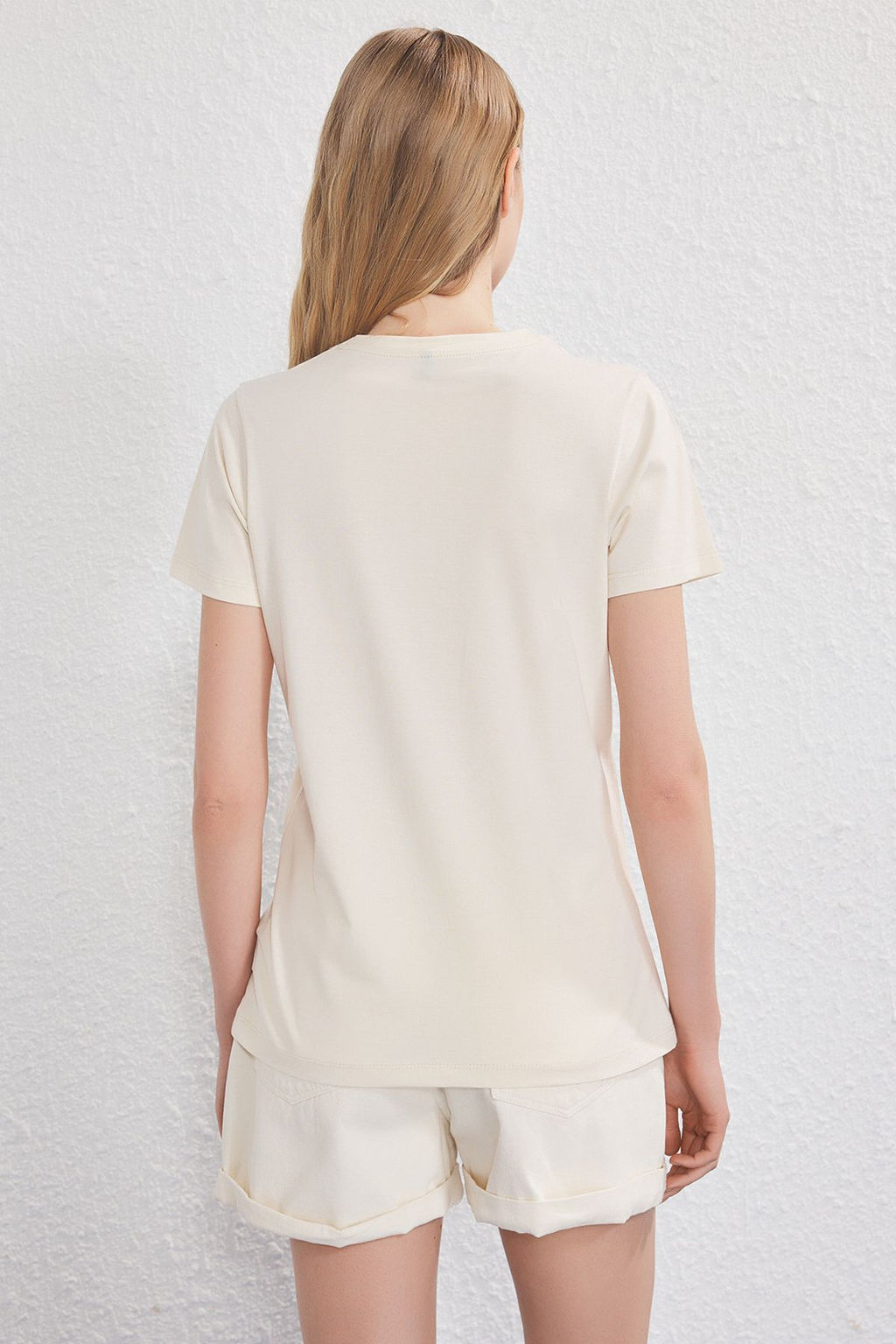 TRENDYOLMILLA Tas Slogan Bask? Detayl? Regular/Normal Kal?p Orme T-Shirt TWOSS25TS00190  фото 4