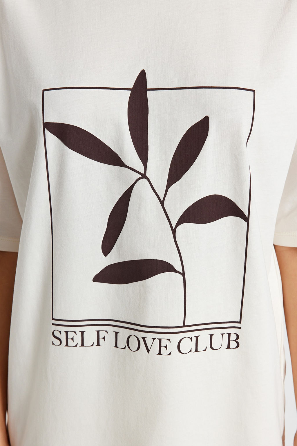 Ekru %100 Pamuk Bask?l? Relaxed/Genis Rahat Kesim Bisiklet Yaka Orme T-Shirt TWOSS23TS00267