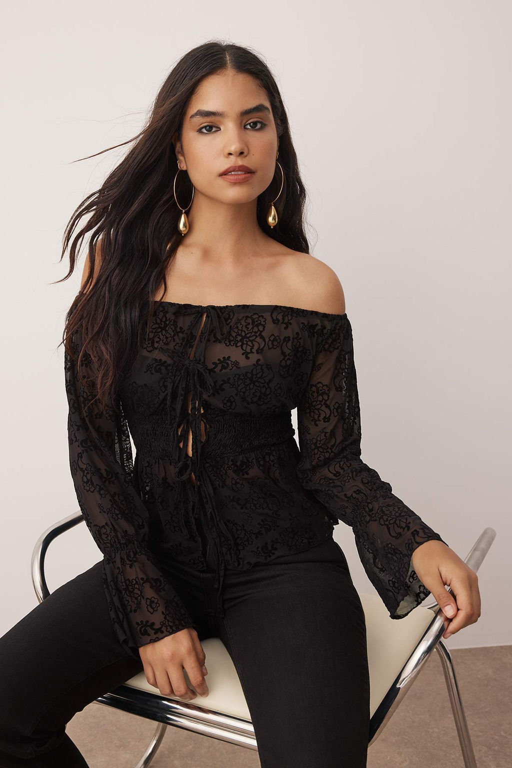 Siyah Cicekli Astars?z Carmen Yaka Baglamal? Tul Party Bluz TPRAW26BZ00014