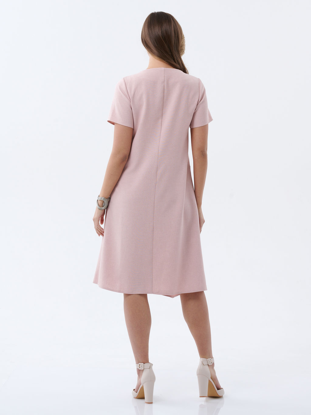 Платье с ассиметричной линией низа пудровое