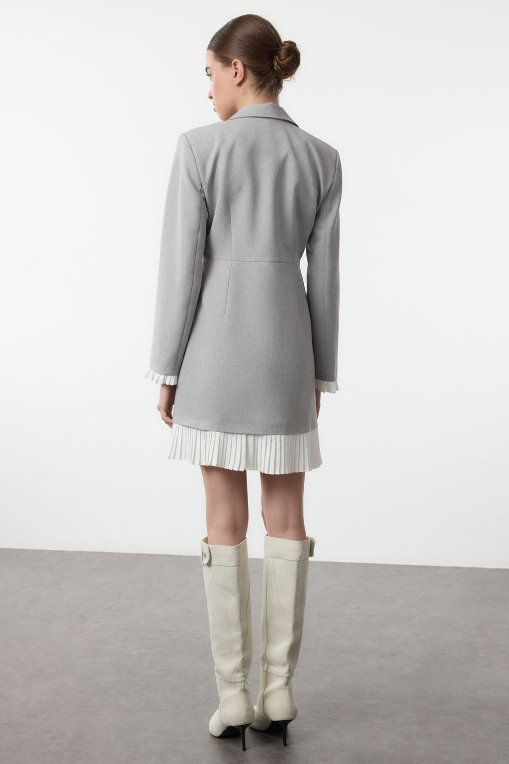 Gri Piliseli Mini Dokuma Ceket Elbise TWOAW25EL00537 - Trendyolmilla фото 5