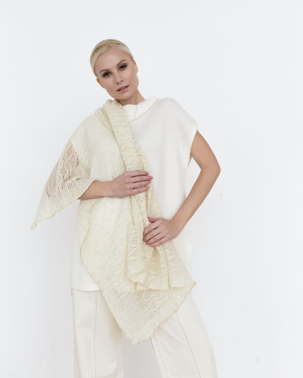 Платок из шерсти UL бежевый