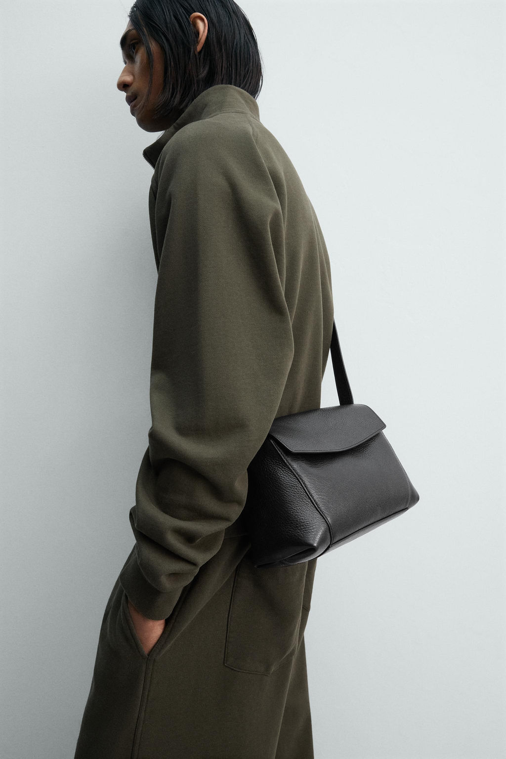 LEATHER CROSSBODY BAG M LIMITED EDITION - Zara фото 2