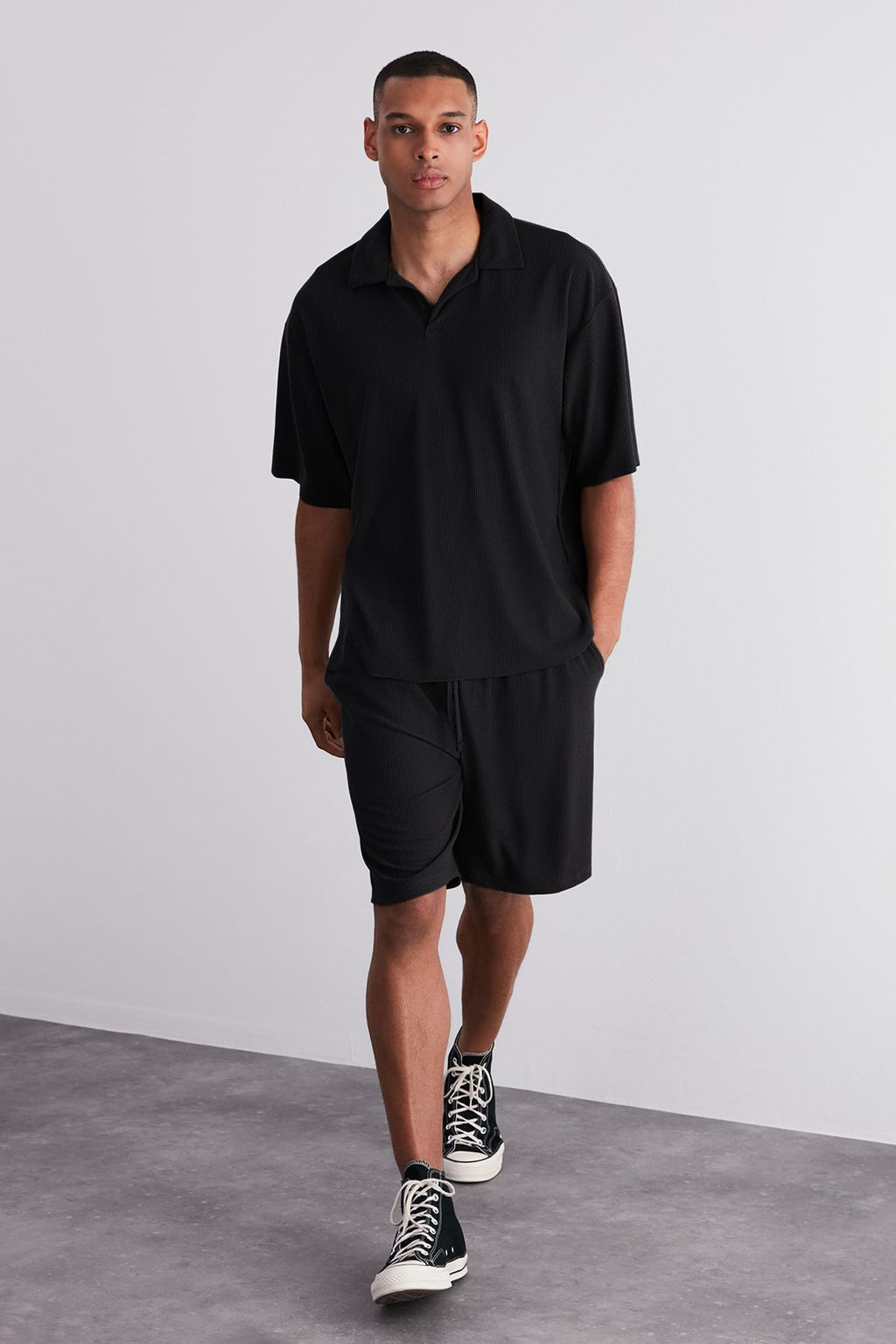 Siyah Oversize/Genis Kesim Dokulu K?r?smaz Ottoman Sort TMNSS24SR00037