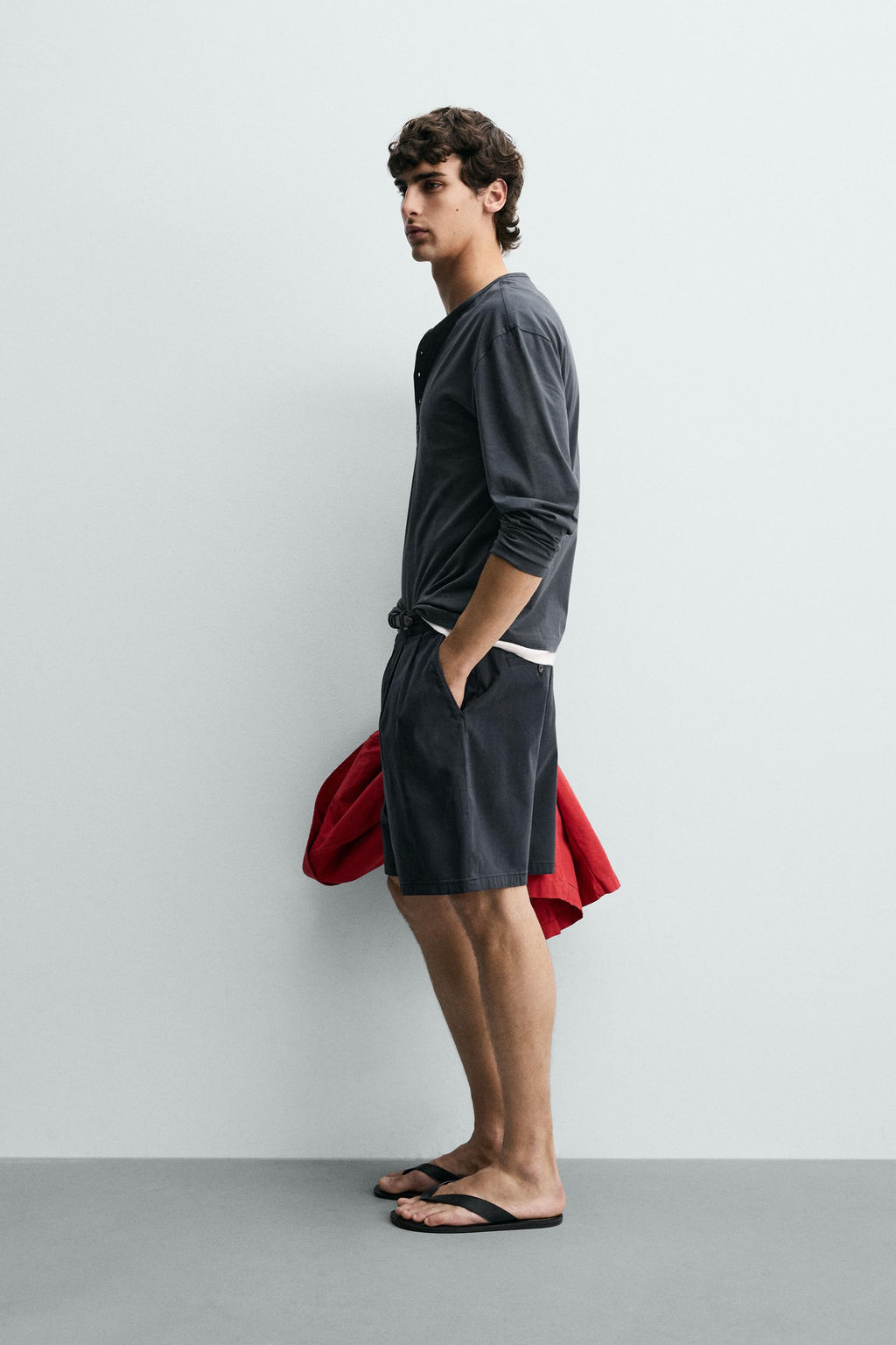BERMUDA CHINO REGULAR FIT PLIEGUES / Marino