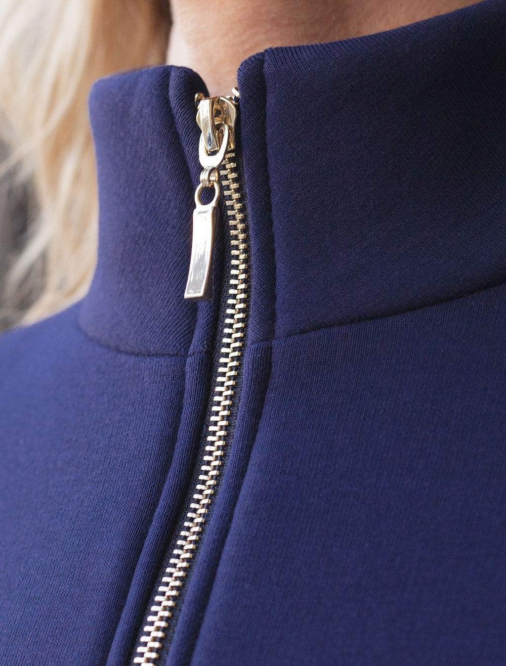 Бомбер среднего объема из эластичного футера трехнитики c начесом - Vilatte фото 4