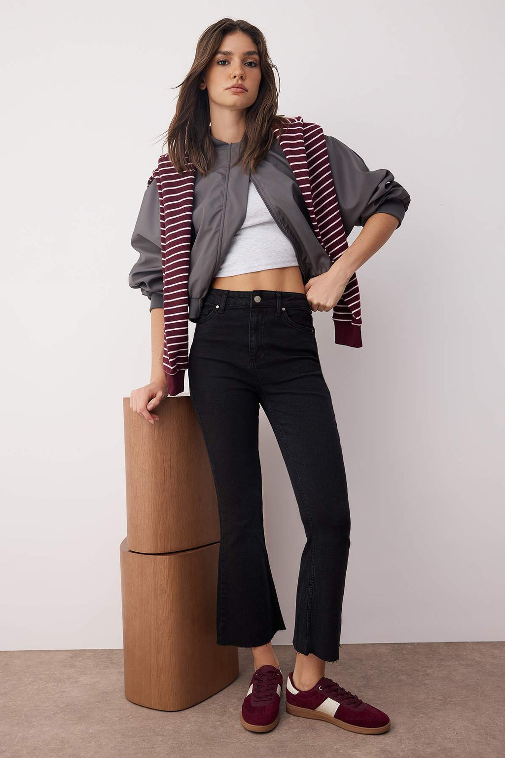 TRENDYOLMILLA Antrasit Yuksek Bel Crop Flare Jeans TWOAW21JE0159