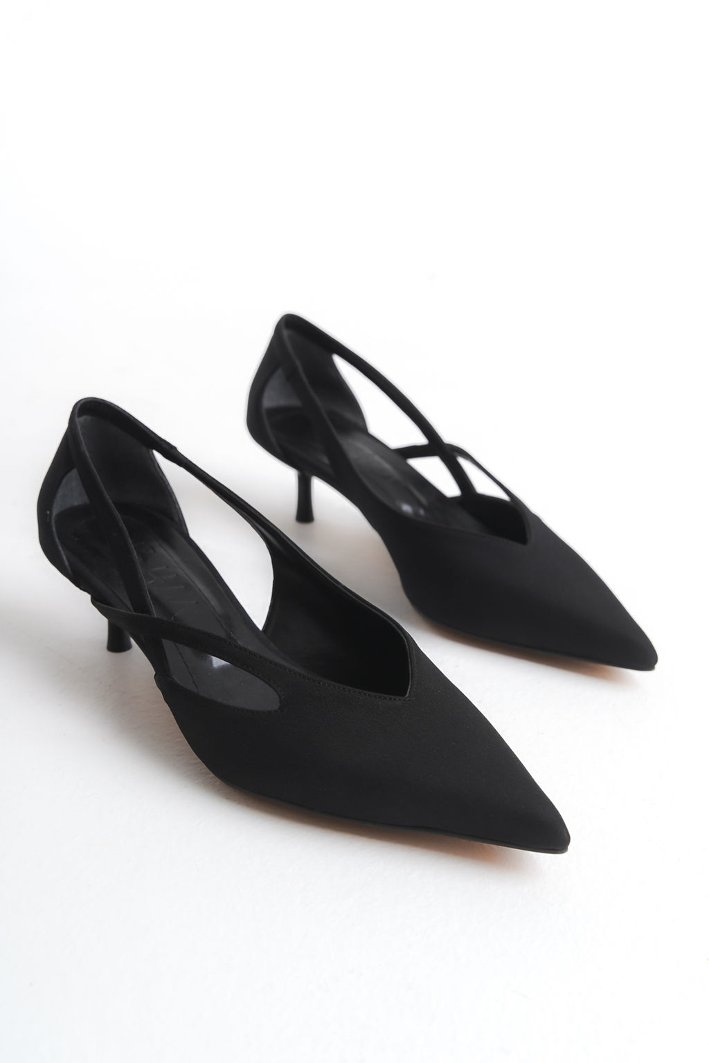 Trendyol Shoes Siyah Cut Out Detayl? Saten Sivri Burun Kad?n Kitten Topuklu Ayakkab? TAKSS25TO00079 - Trendyolmilla фото 7