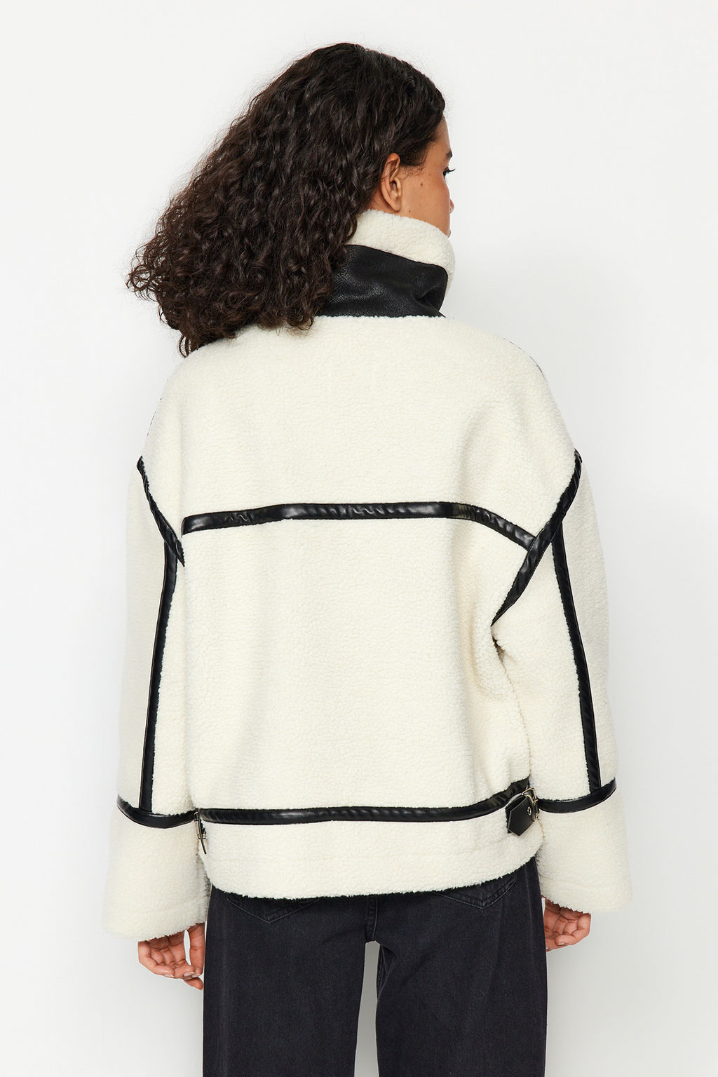 Beyaz Oversize Kal?p Suni Deri Detayl? Pelus Ceket Mont TWOAW24KB00215 - Trendyolmilla фото 6