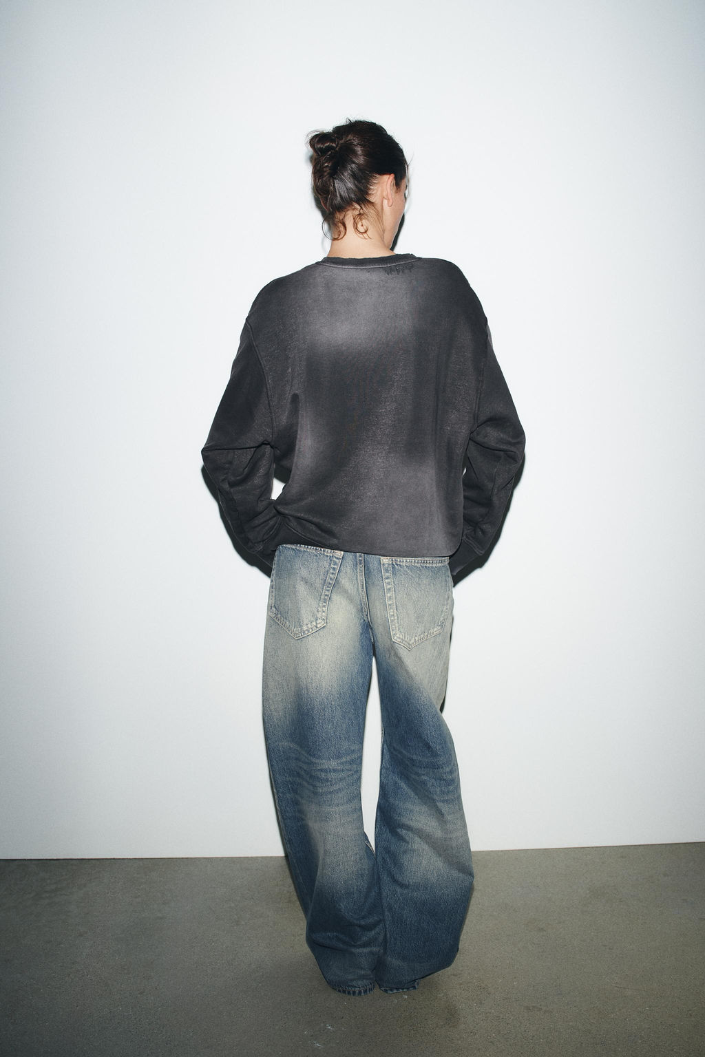 FADED-EFFECT RIPPED SWEATSHIRT - Zara фото 4