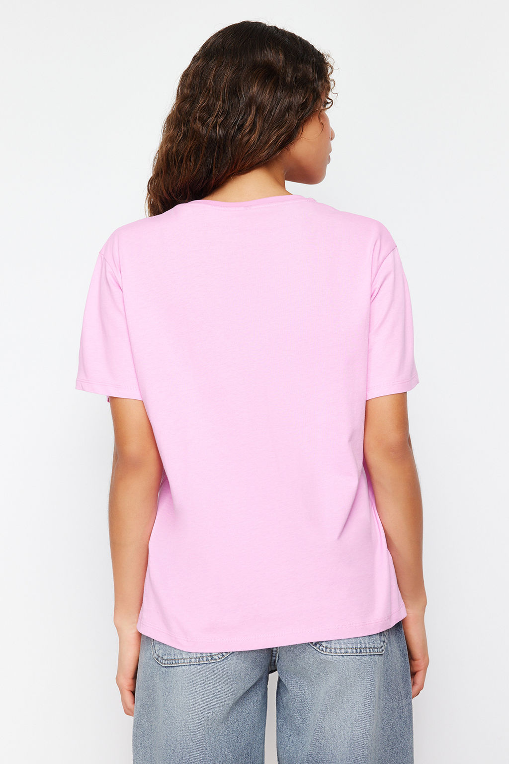 TRENDYOLMILLA Ekru %100 Pamuk Oversize/Genis Kal?p V Yaka Orme T-Shirt TWOSS23TS00003 фото 6