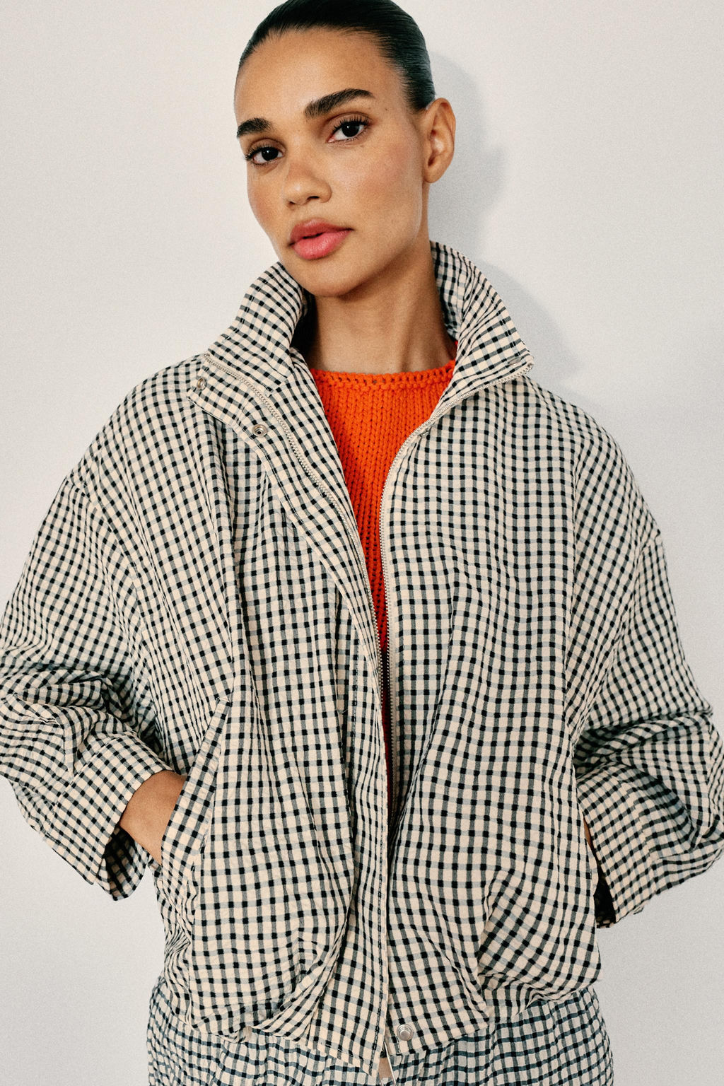 CHAQUETA BOMBER CUADROS / Negro / Crudo - Zara фото 5