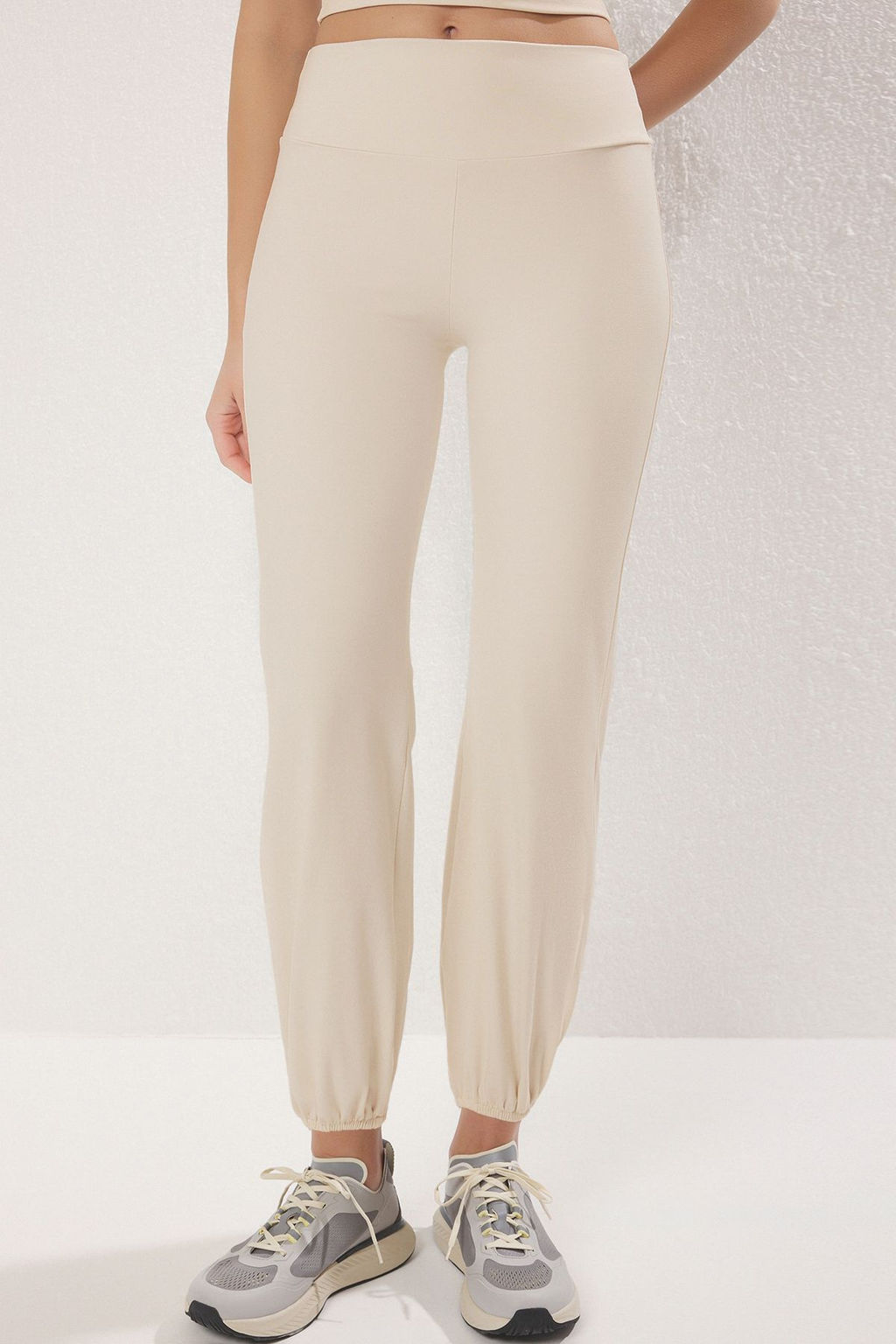 Siyah F?rcal? Soft Kumas Reflektor Bask?l? Spor Orme Tak?mlanabilir Esofman Alt? THMSS25EA00004 - Trendyolmilla фото 10