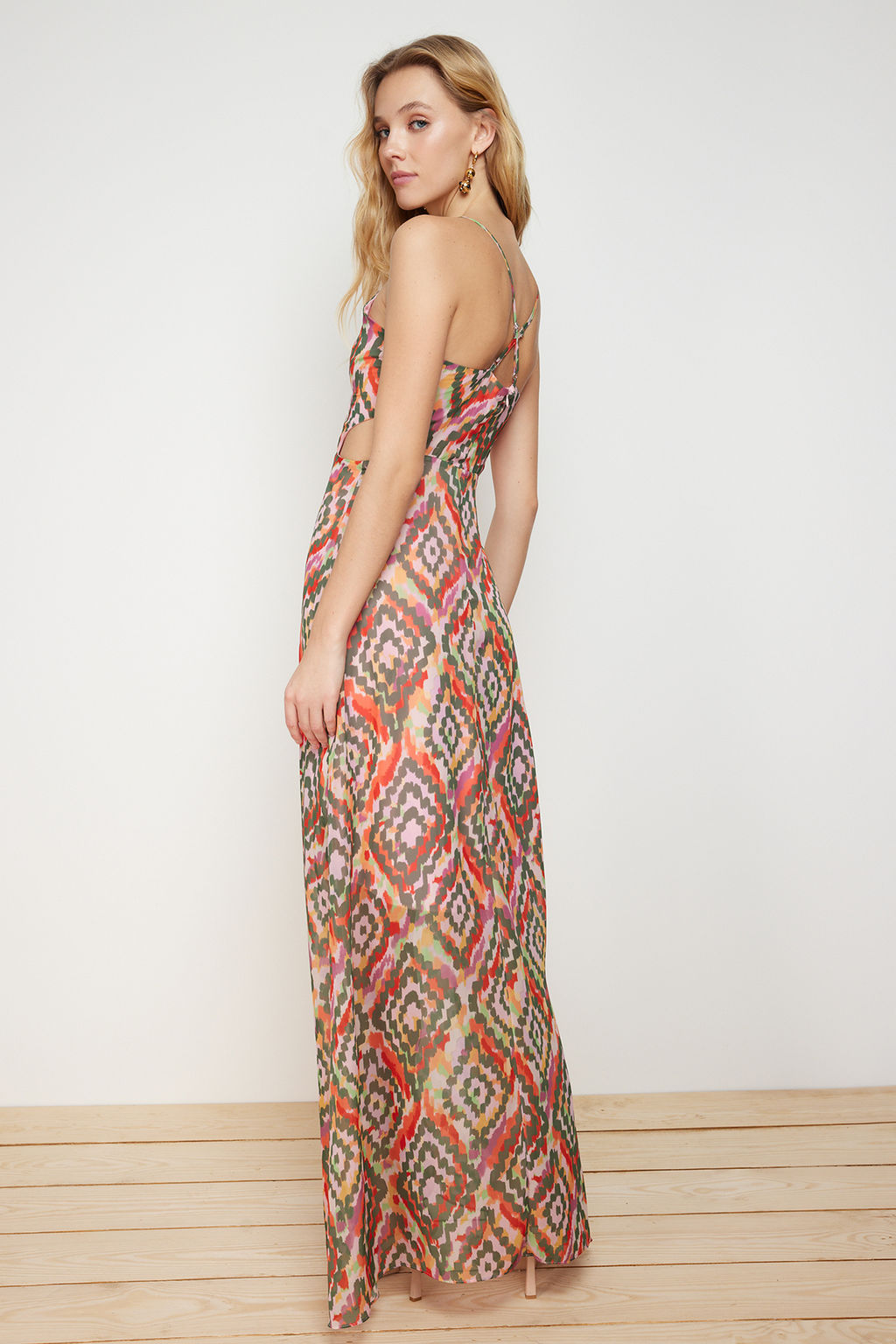 TRENDYOLMILLA Cok Renkli A Kesim Astarl? Pencere/Cut Out Detayl? Cicek Desenli Maxi Dokuma Elbise TWOSS20EL1270  фото 6