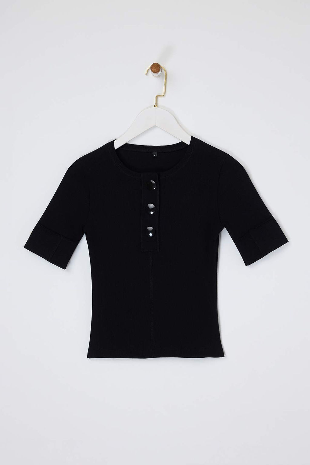 Limited Edition Siyah Vucuda Oturan K?sa Kollu Dugmeli Fitilli Esnek Orme Bluz TWOSS26BZ00473 - Trendyolmilla фото 5