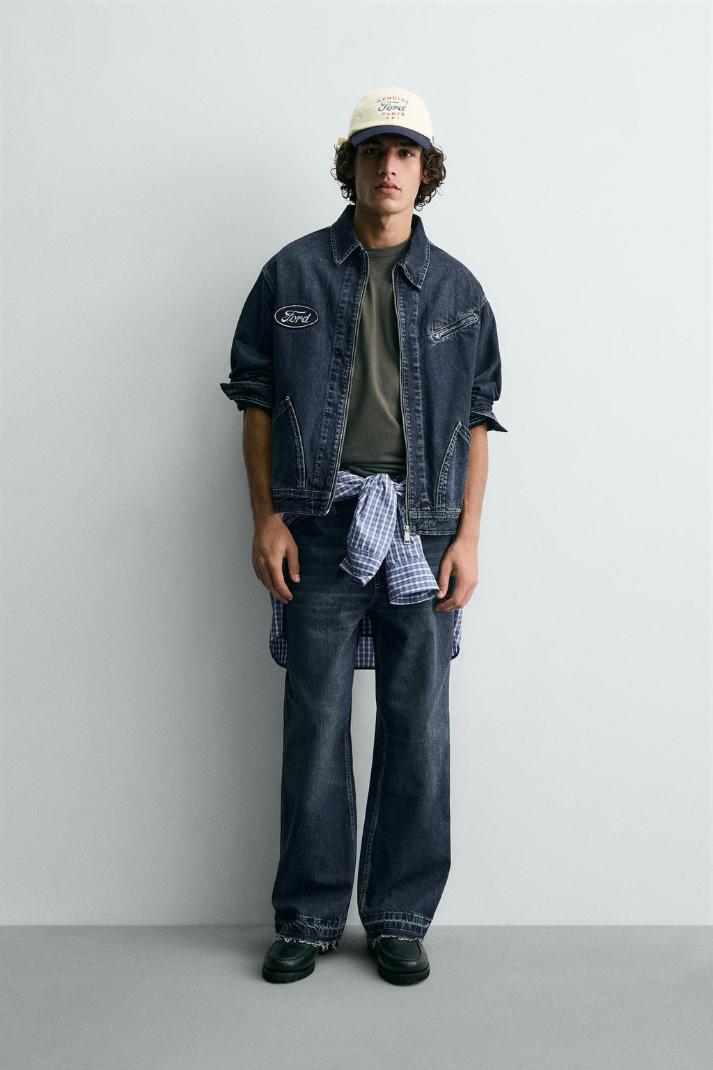 RELAXED FIT JEANS WITH FORD PATCH