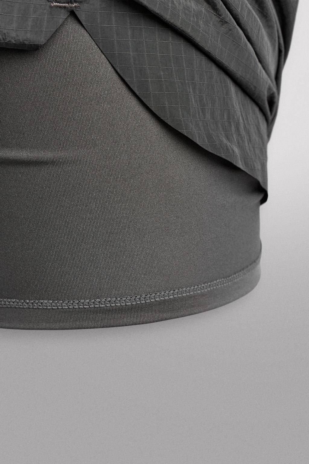 PANTALONES CORTOS 2 EN 1 TRAINING / Gris antracita