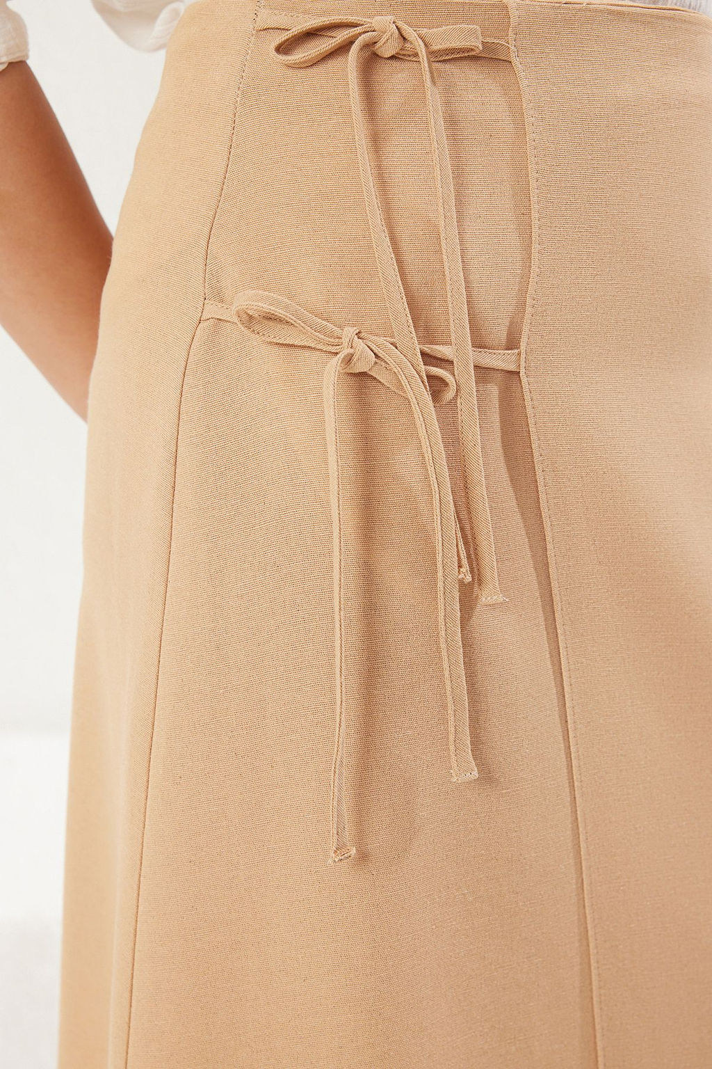 TRENDYOLMILLA Koyu Bej Yandan Bagc?k Detayl? Keten Gorunumlu Maxi Boy Dokuma Etek TWOSS25ET00083 фото 2