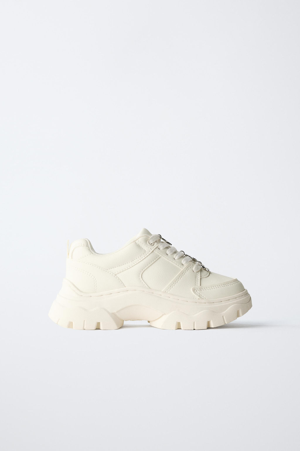CHUNKY SOLE CHARM TRAINERS