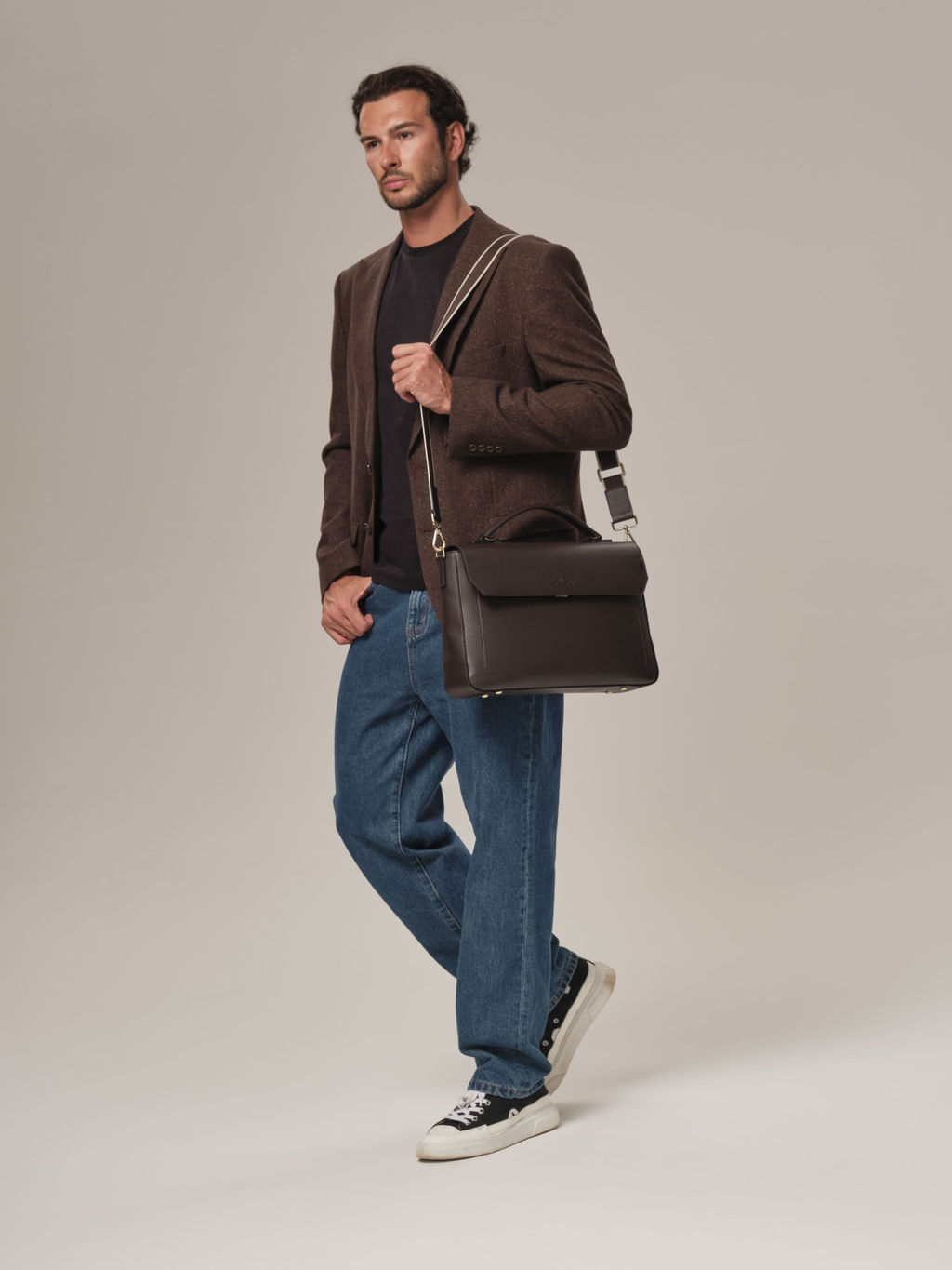 Мужская кожаная сумка Levi DBR 7115 коричневый шоколад  фото 3