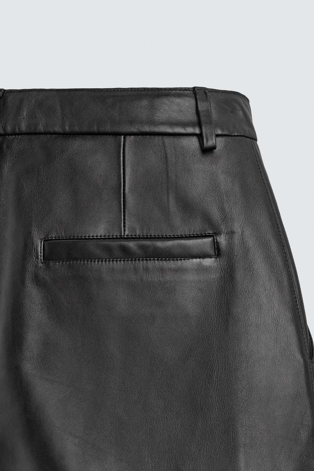 BERMUDA RELAXED FIT PIEL PLIEGUES / Negro - Zara фото 10
