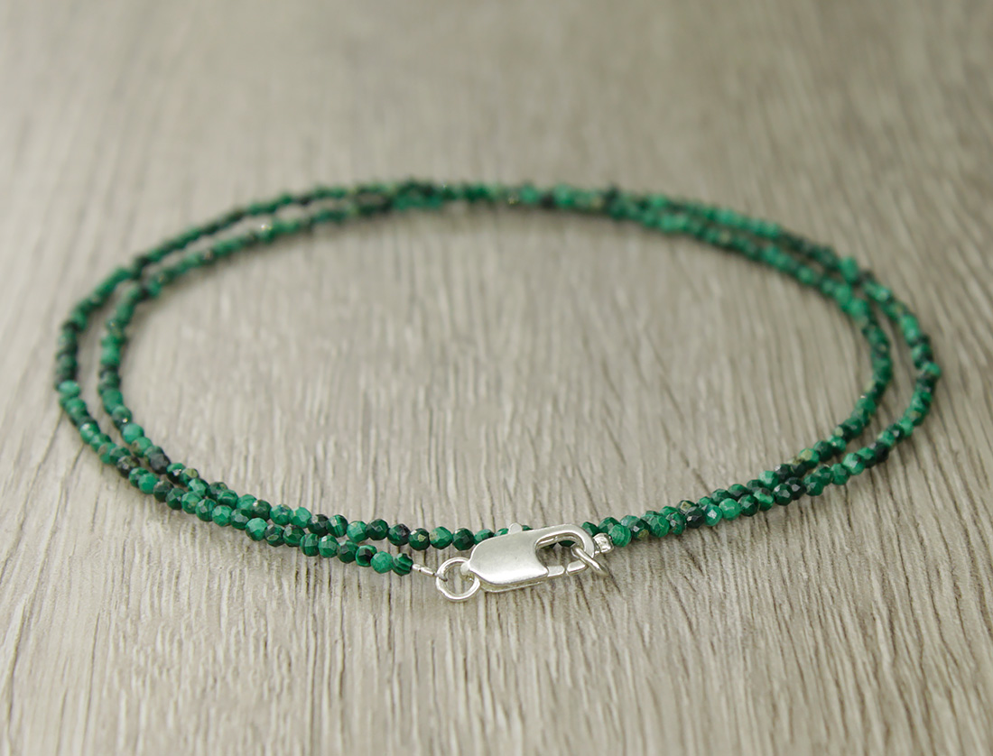 Малахит (Заир) 2мм, гранёные бусины, бусы "Искра" длиной 47см