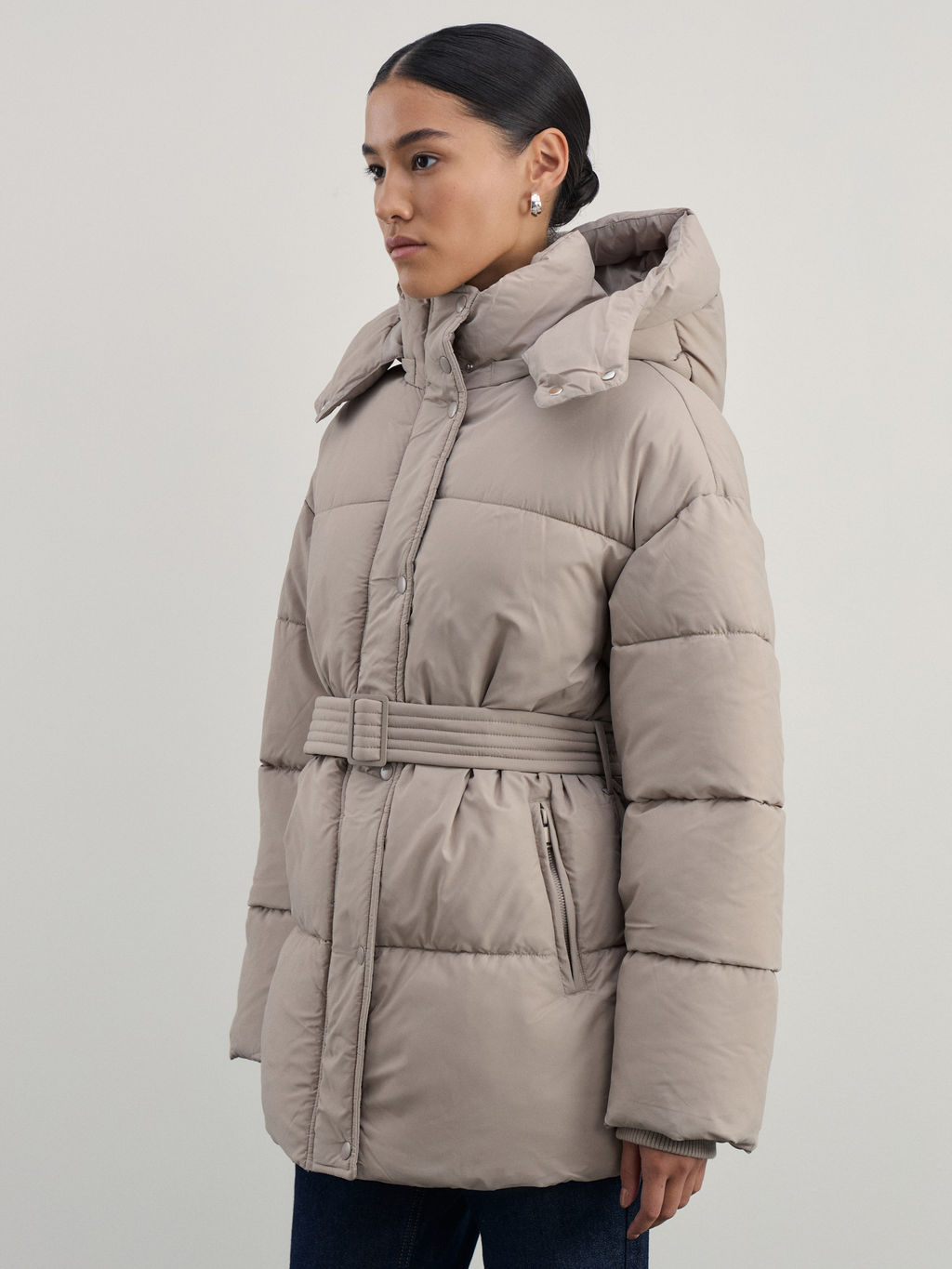 Куртка стеганая с капюшоном на поясе / Zarina  фото 4