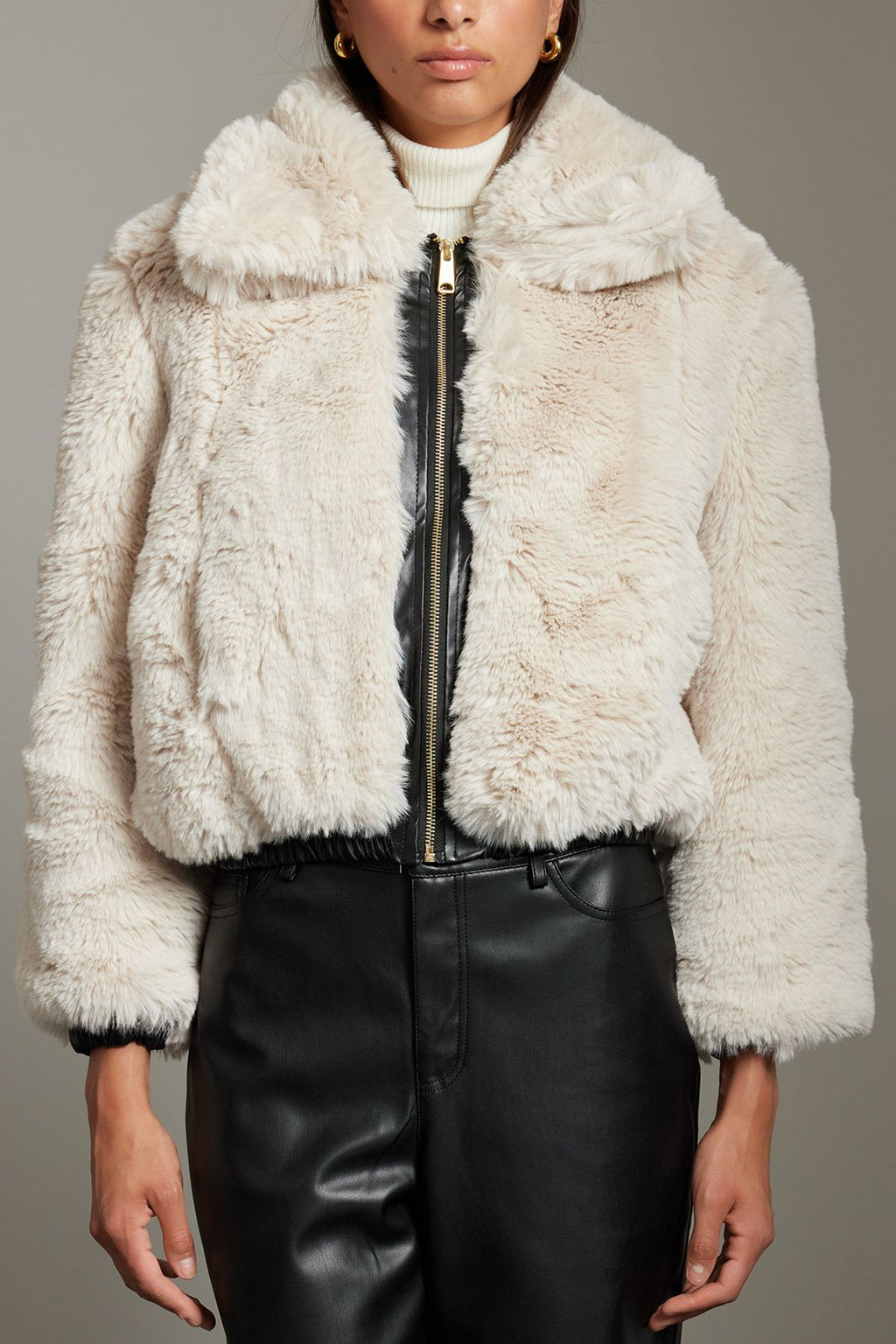 TRENDYOLMILLA Ekru Oversize Suni Deri Detayl? Kurk Bomber Mont TWOAW25MO00152 фото 3