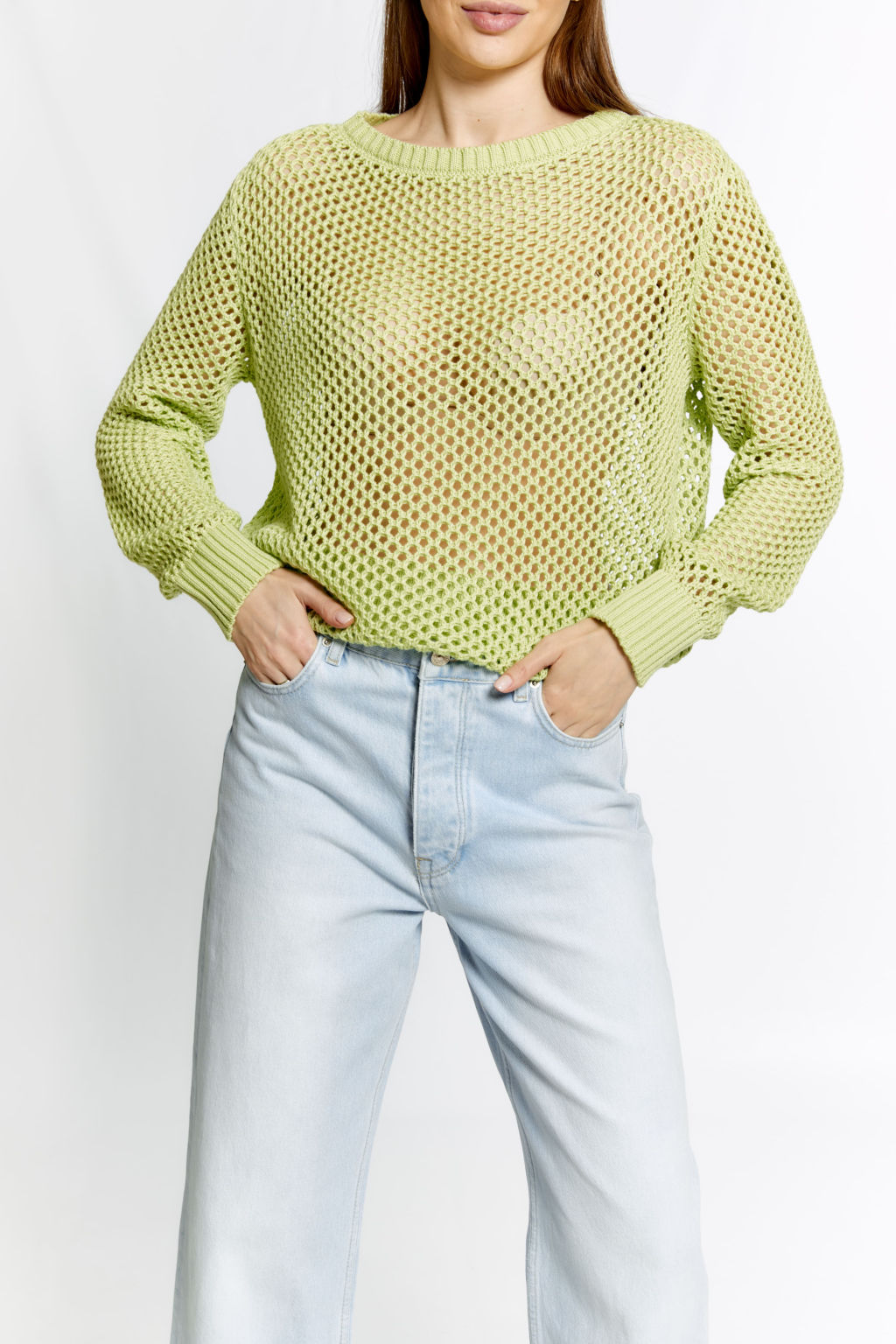 Джемпер из вязаного трикотажа с плетением в виде сетки. Составьте комплект с майкой из Базы.