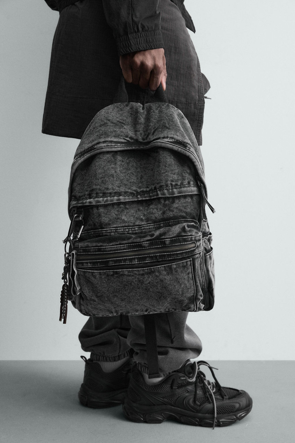 WASHED-EFFECT DENIM BACKPACK - Zara фото 11