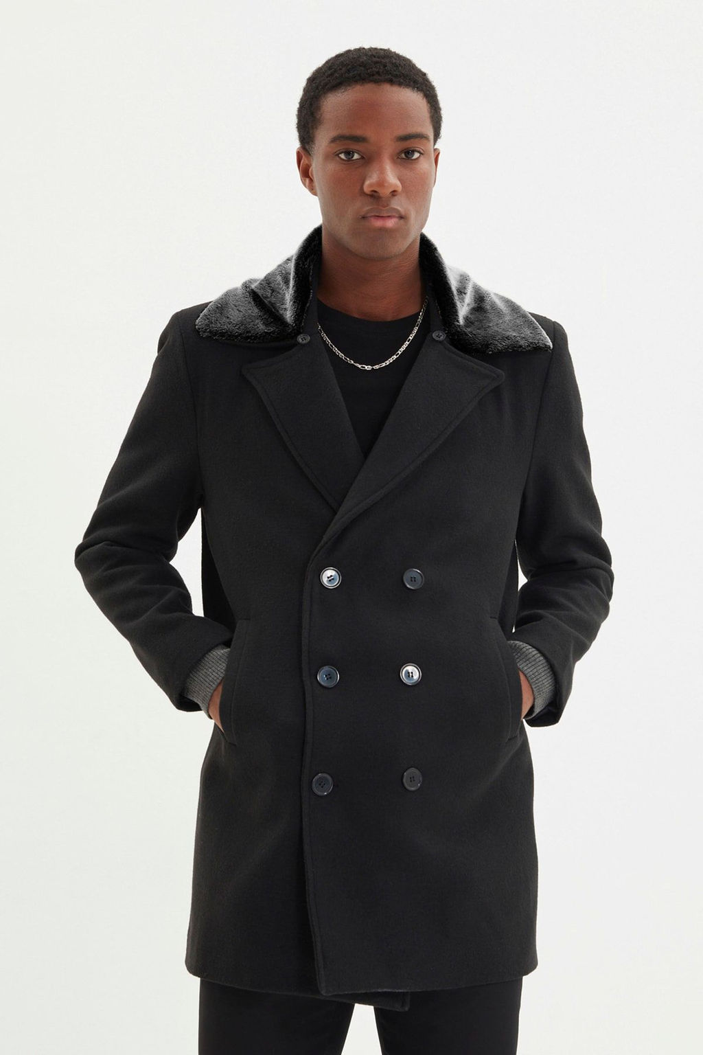 TRENDYOL MAN Siyah Regular Fit Kurk Yakal? K?sl?k Kase Kaban TMNAW21KB0063