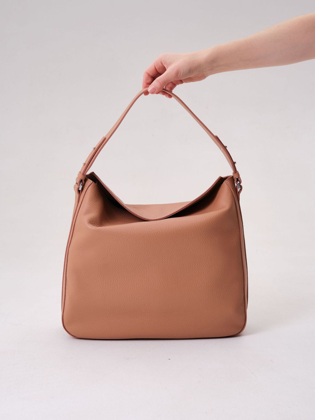 Сумка кожаная на плечо Azaro 30925 бежевая нуга