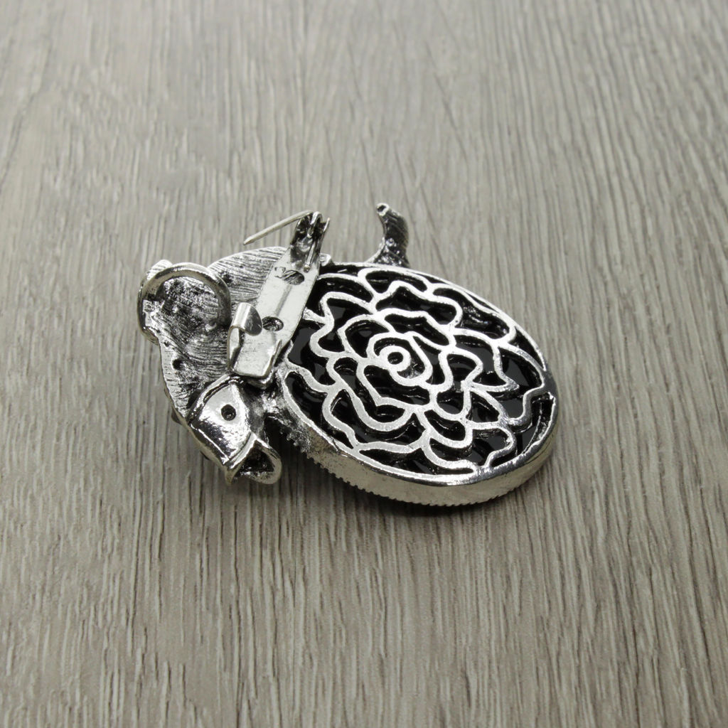 Брошь "Волшебная рыбка" со вставкой из гелиотиса и ювелирного сплава