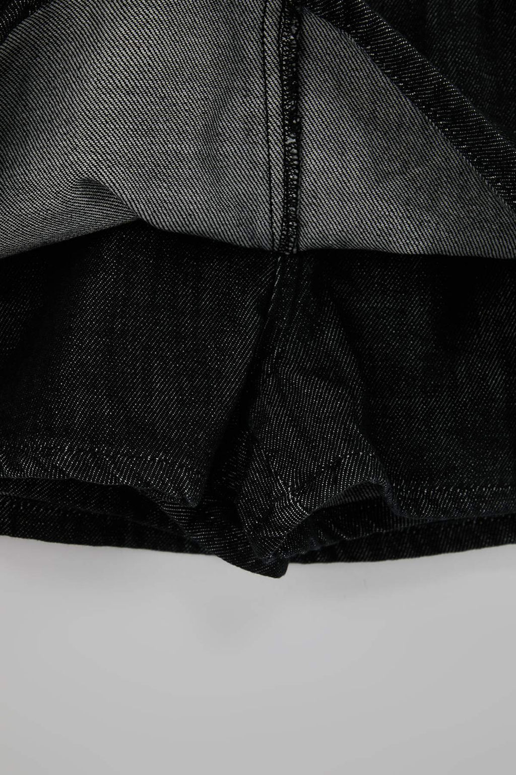 Siyah Kemer Detayl? Arkas? Etek Gorunumlu Denim Sort Etek TWOAW26SR00020