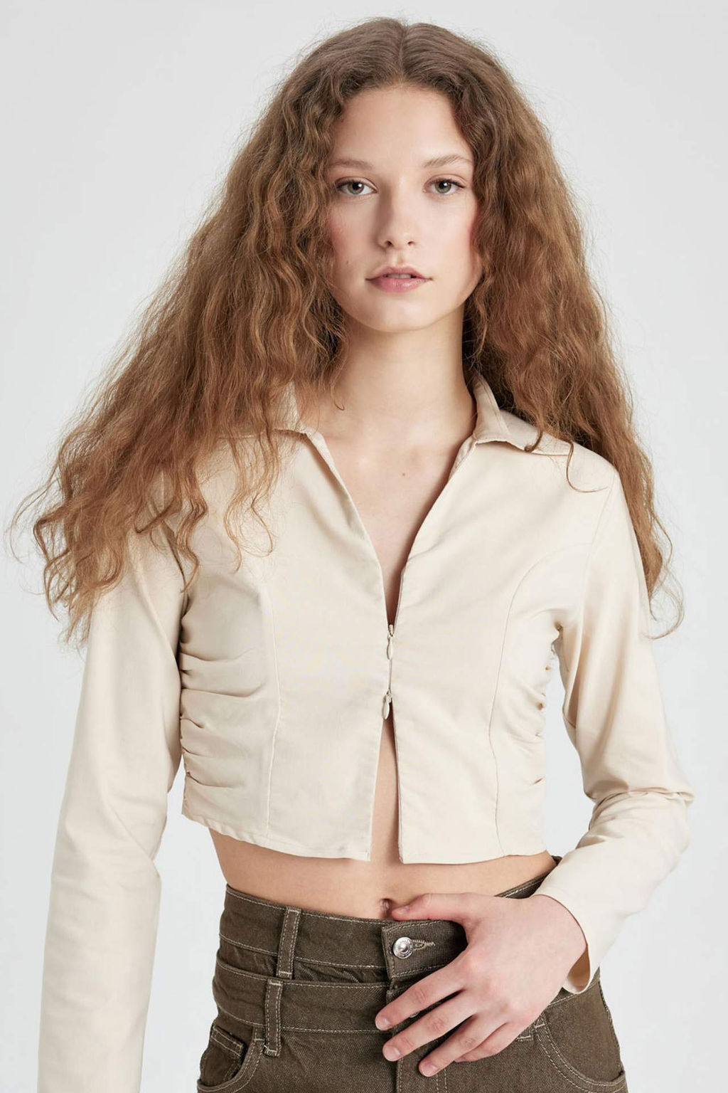 Fitted Vucuda Oturan Gomlek Yaka Fermuarl? Bengalin Uzun Kollu Crop Basic Duz Bluz - Defacto фото 2