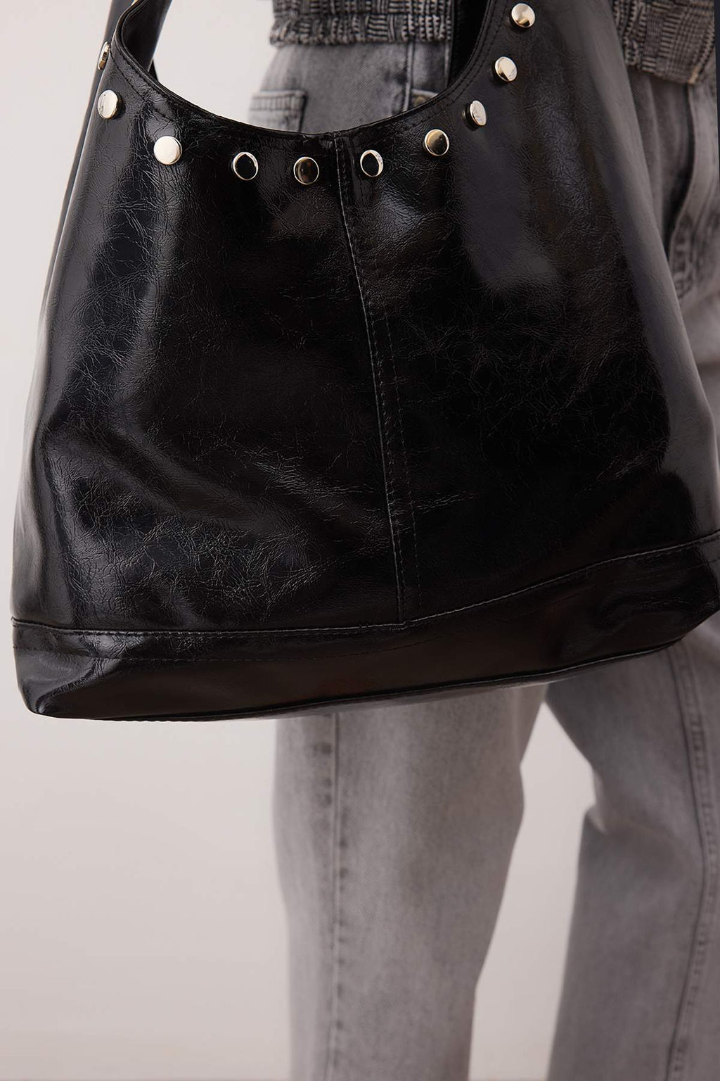 Siyah Oval Kad?n Orta Boy Omuz Canta TAKAW26OC00051