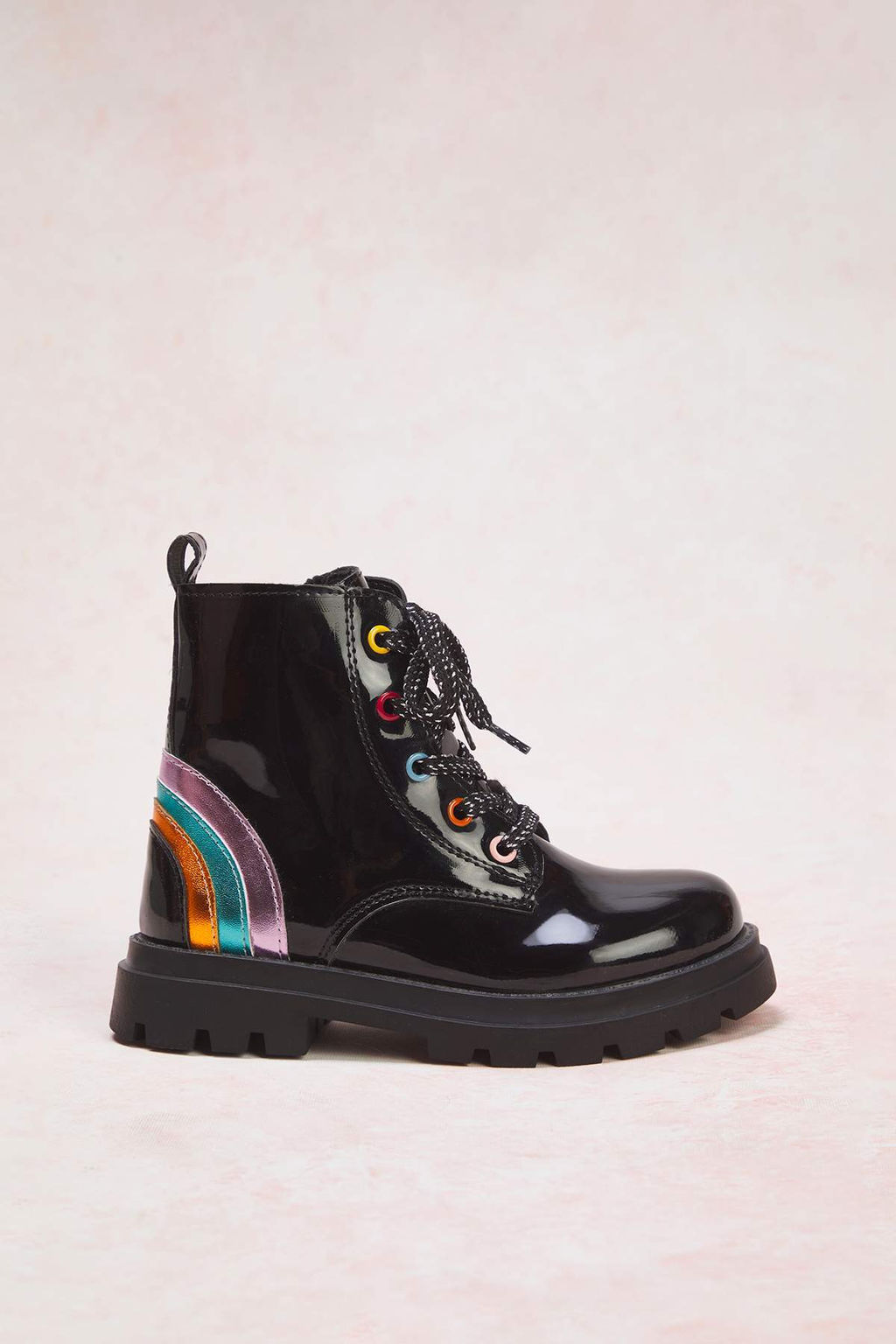 Siyah Fermuarl? ve Bagc?kl? Kucuk K?z Cocuk Kids Postal Rugan Bot
TAKAW26BO00010