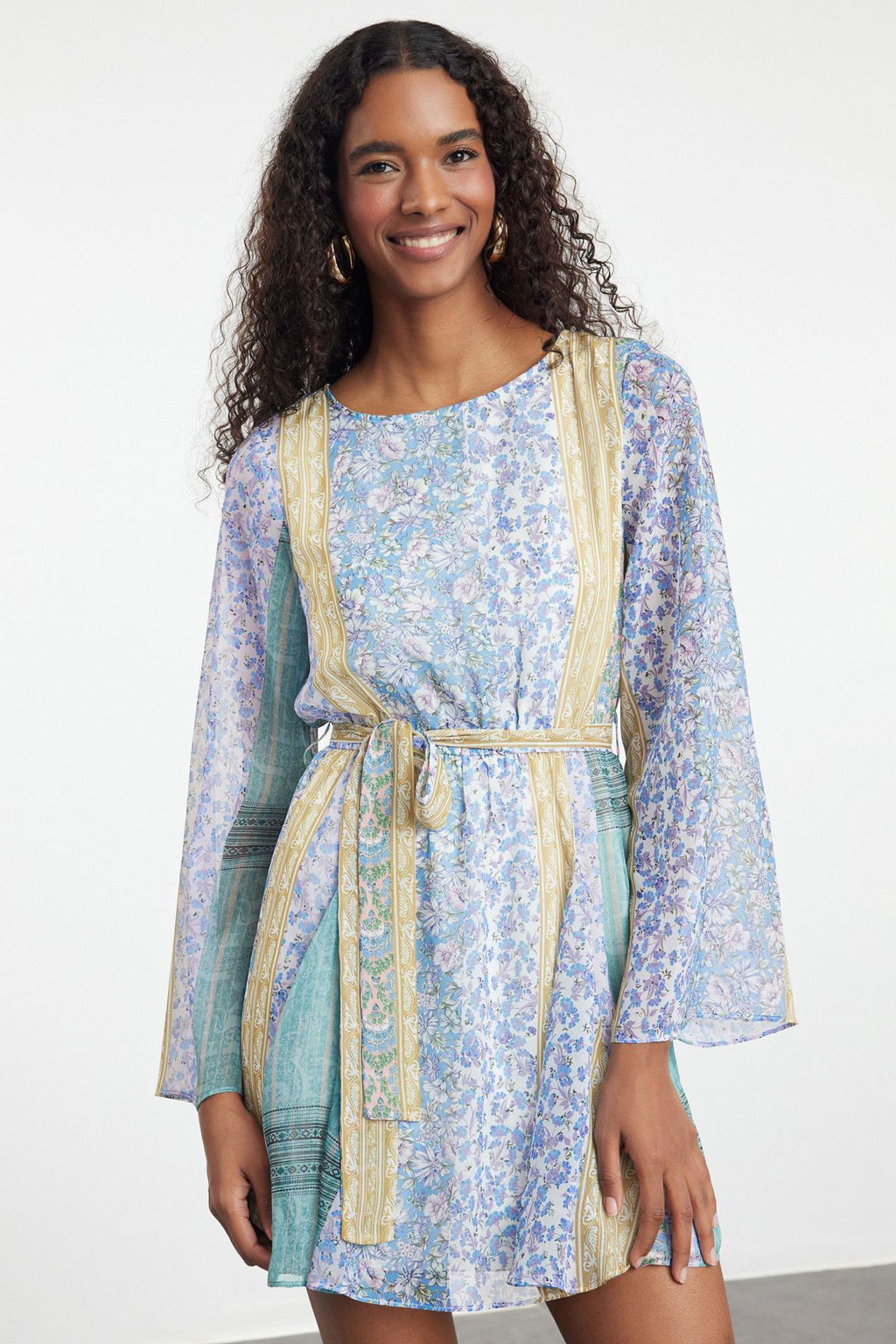 TRENDYOLMILLA Cok Renkli Cicek Desenli Etegi Belden Ac?lan Mini Astarl? Dokuma Sifon Elbise TWOAW25EL00178  фото 7