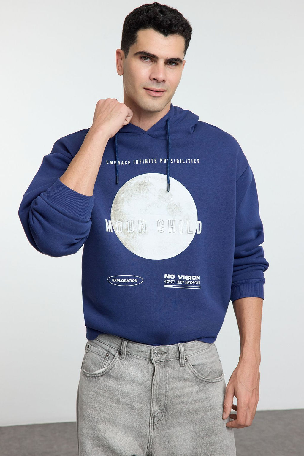 Lacivert Oversize/Genis Kesim Kapusonlu Ici Polarl? Bask?l? Sweatshirt TMNAW25SW00071