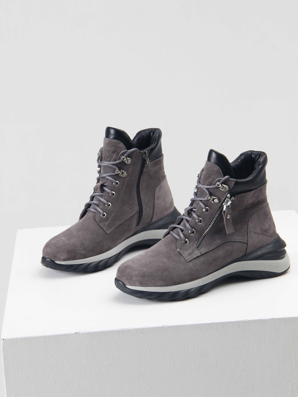 Ботинки 261.uno2bl. серый замок замша/Байка