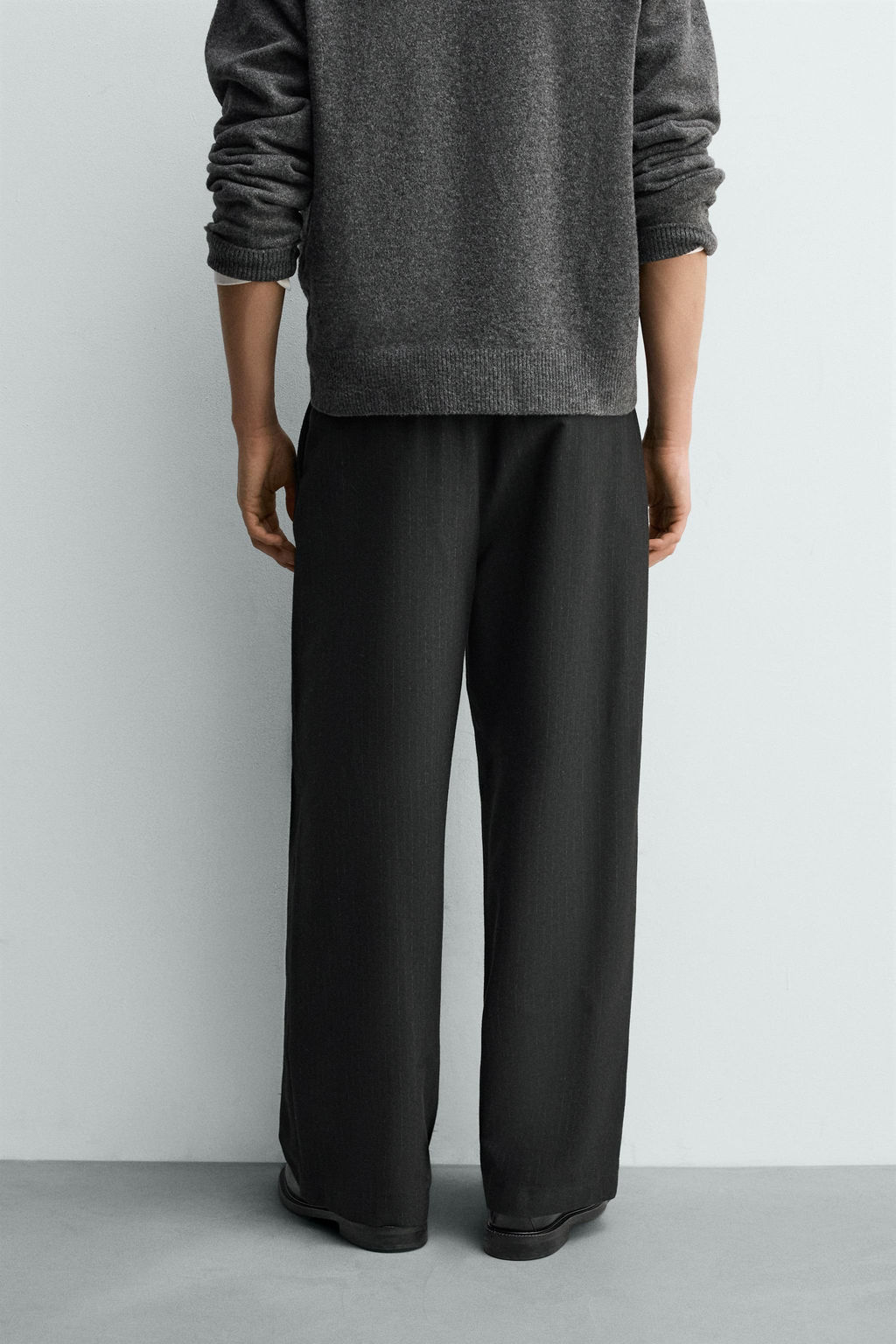PINSTRIPED SUIT TROUSERS WITH PLEATS - Zara фото 3