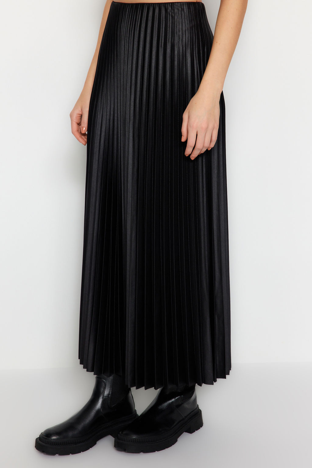 Siyah Piliseli Maxi Esnek Orme Etek TWOSS24ET00041