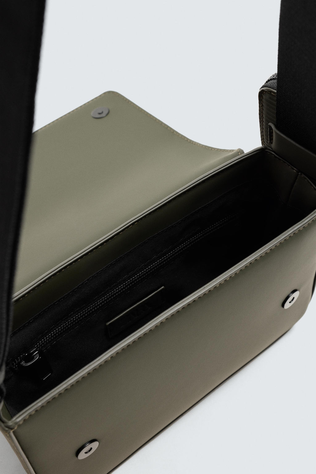 RUBBERISED TEXTURED CROSSBODY BAG - Zara фото 10