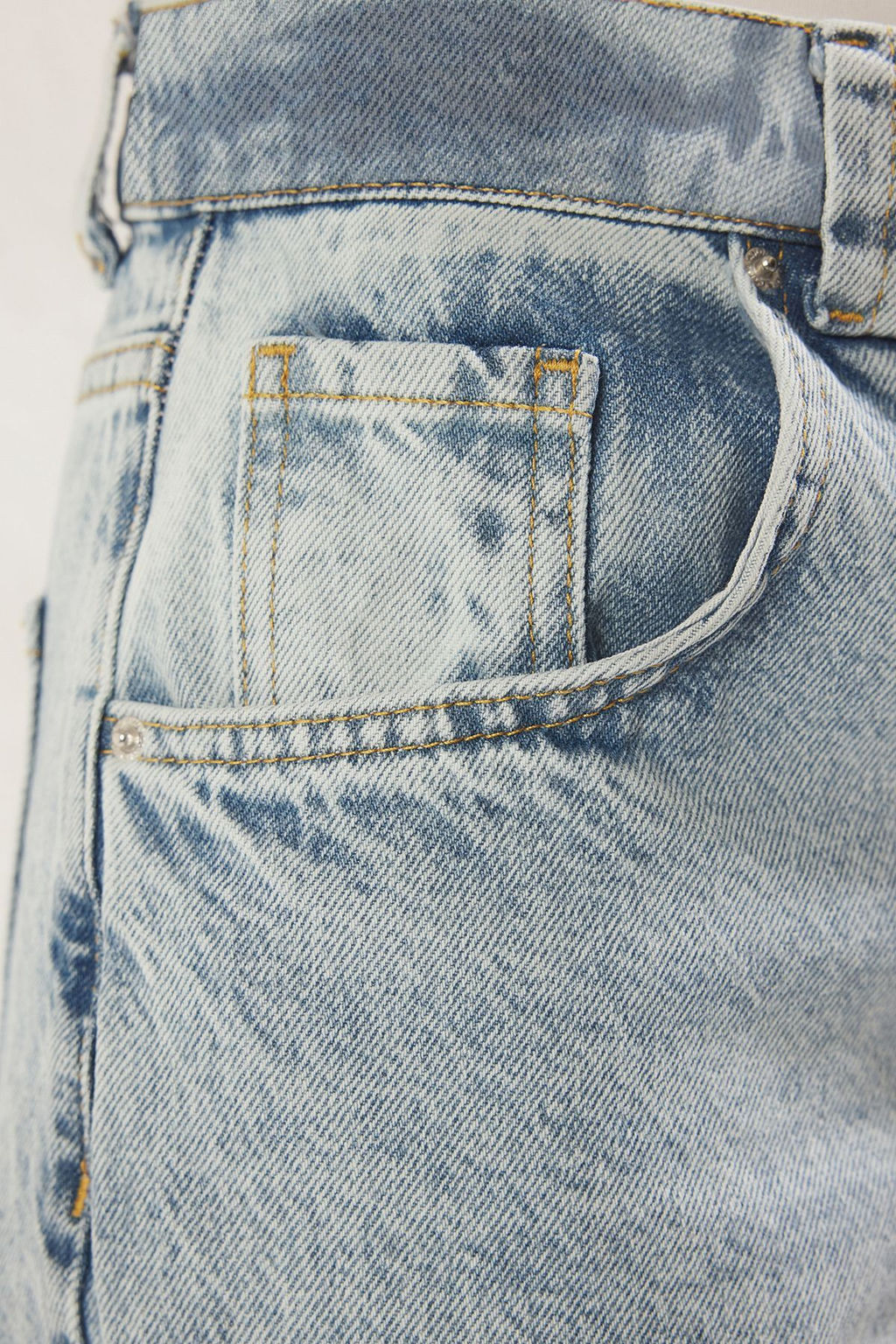 TRENDYOLMILLA Ac?k Mavi Normal Bel Skater Jeans TWOSS25JE00156
