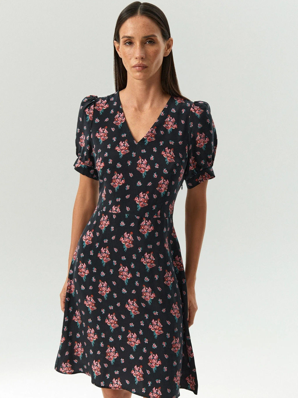 ЕМКА / Платье мини из 100% купры с цветочным принтом - Emka фото 4