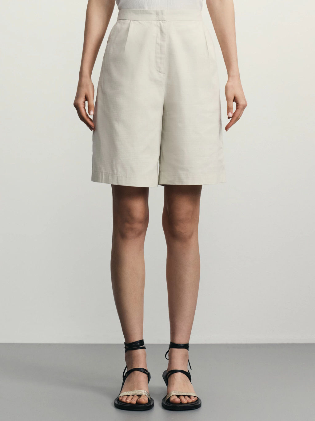 Шорты-бермуды с защипами / Zarina  фото 3