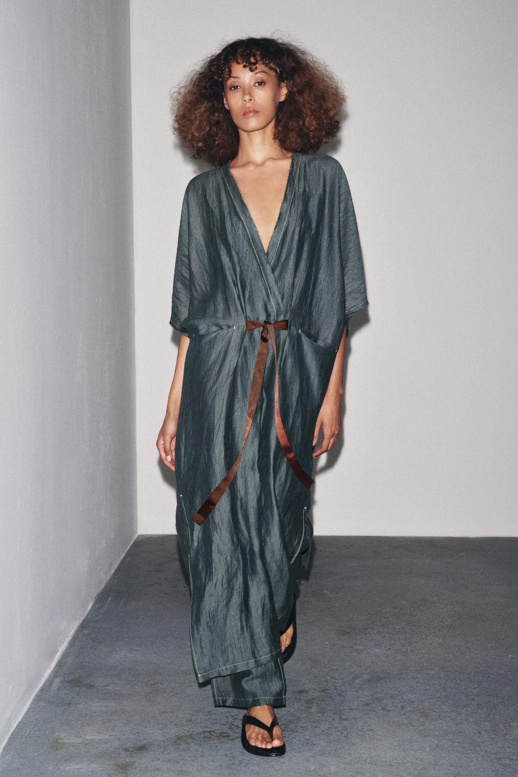 LINEN BLEND DRESS WITH CONTRAST TIE