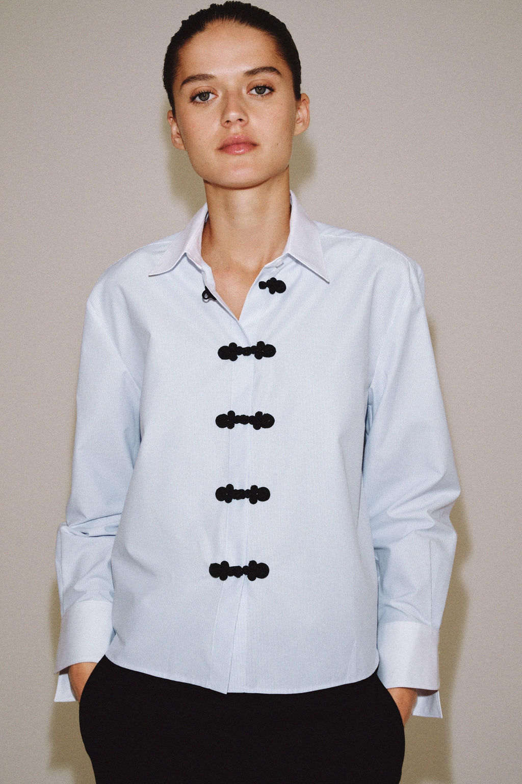 CAMISA ALAMARES CONTRASTE ZW COLLECTION / Blanco / Marino - Zara фото 5